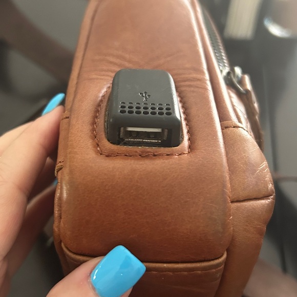 BULLCAPTAIN Genuine Leather Sling Bag with USB Charging Port - Picture 5 of 16